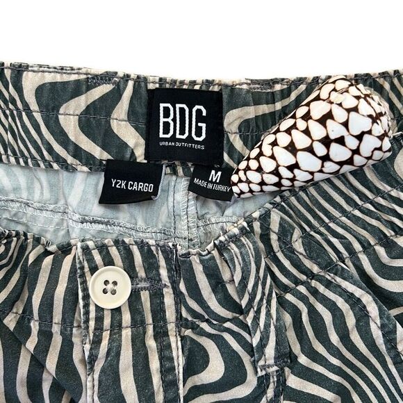 Urban Outfitters UO Y2K Printed Cargo Pant Black and Grey Swirls Size Medium - Picture 3 of 8